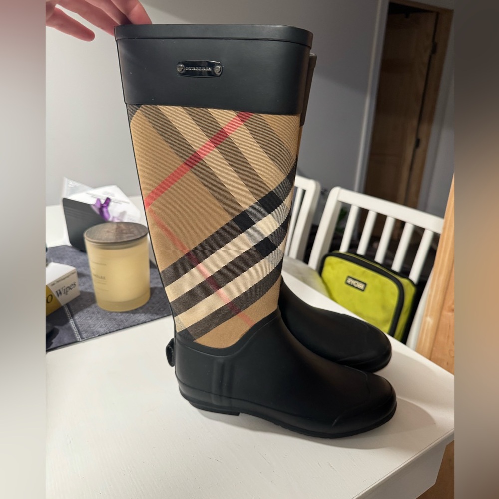 Burberry boots